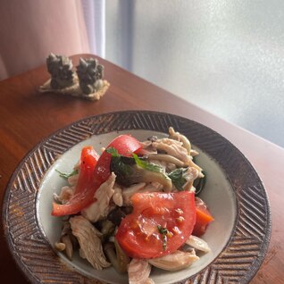 夏にぴったり！サラダチキンとトマトのサラダ